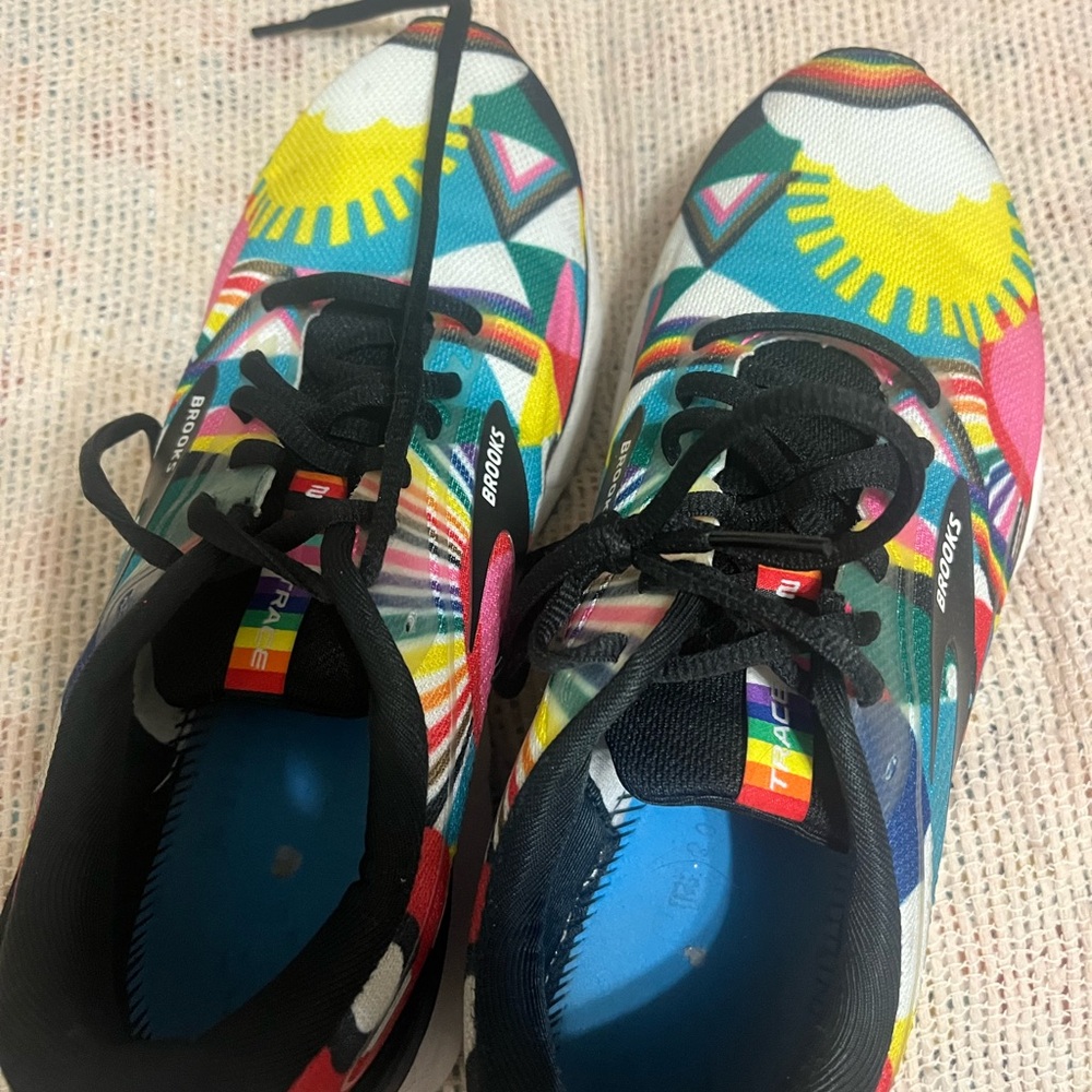Brooks women Trace 2 running shoes pride design RARE 8.5